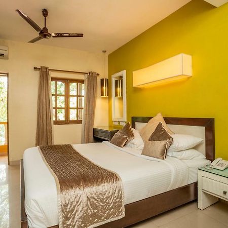 Coco Goa Hotel Арпора Екстериор снимка
