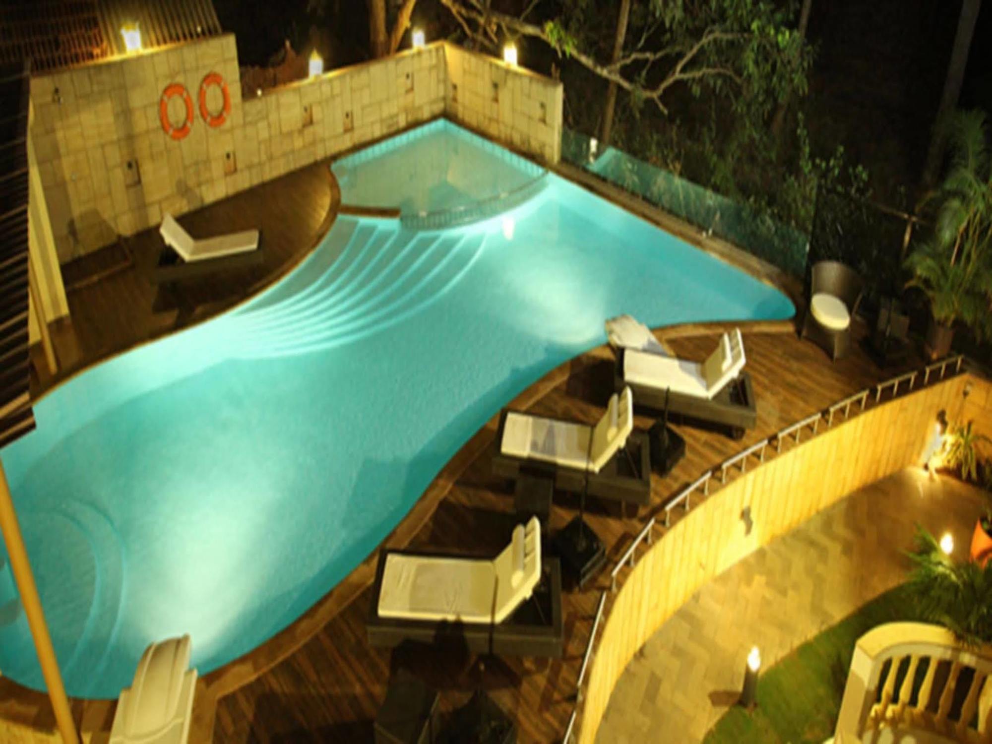 Coco Goa Hotel Арпора Екстериор снимка