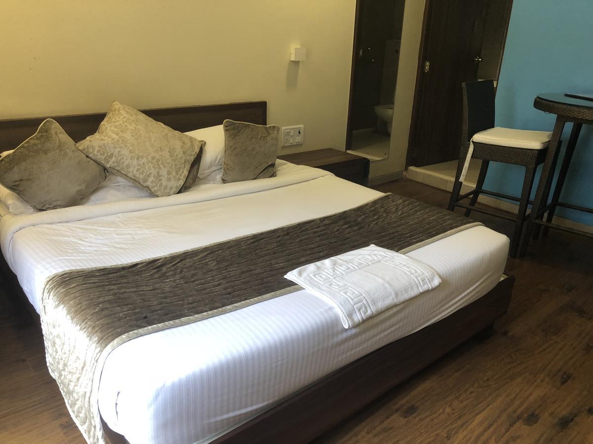 Coco Goa Hotel Арпора Екстериор снимка