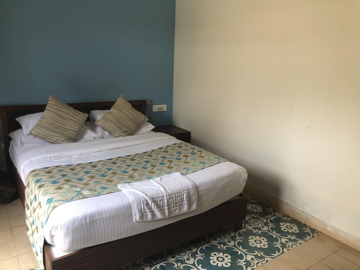 Coco Goa Hotel Арпора Екстериор снимка