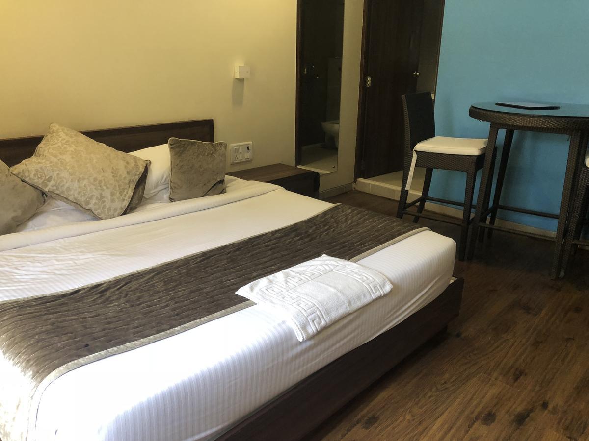Coco Goa Hotel Арпора Екстериор снимка