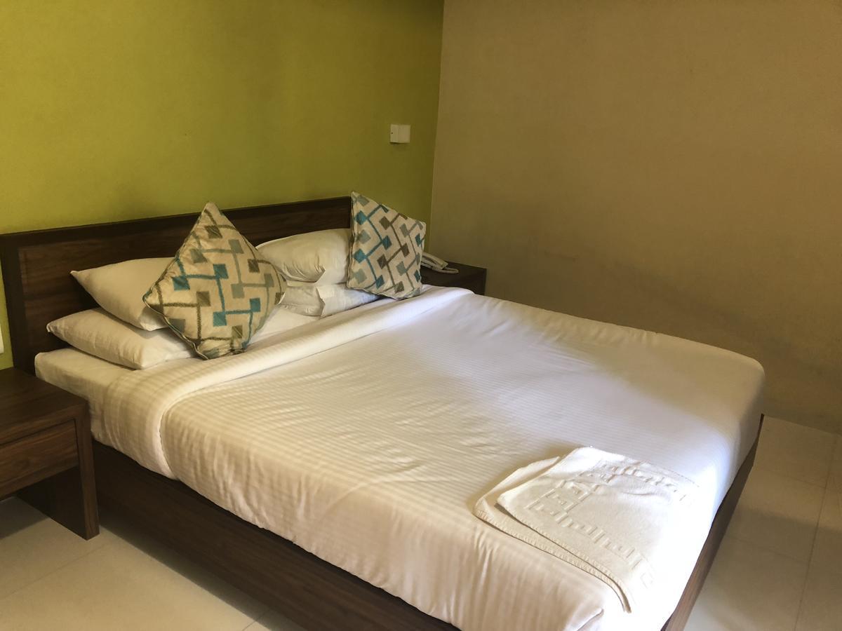 Coco Goa Hotel Арпора Екстериор снимка
