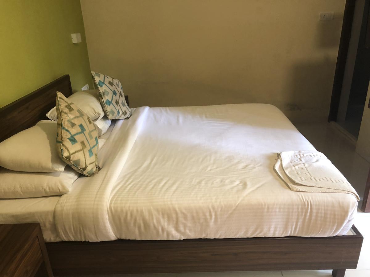 Coco Goa Hotel Арпора Екстериор снимка