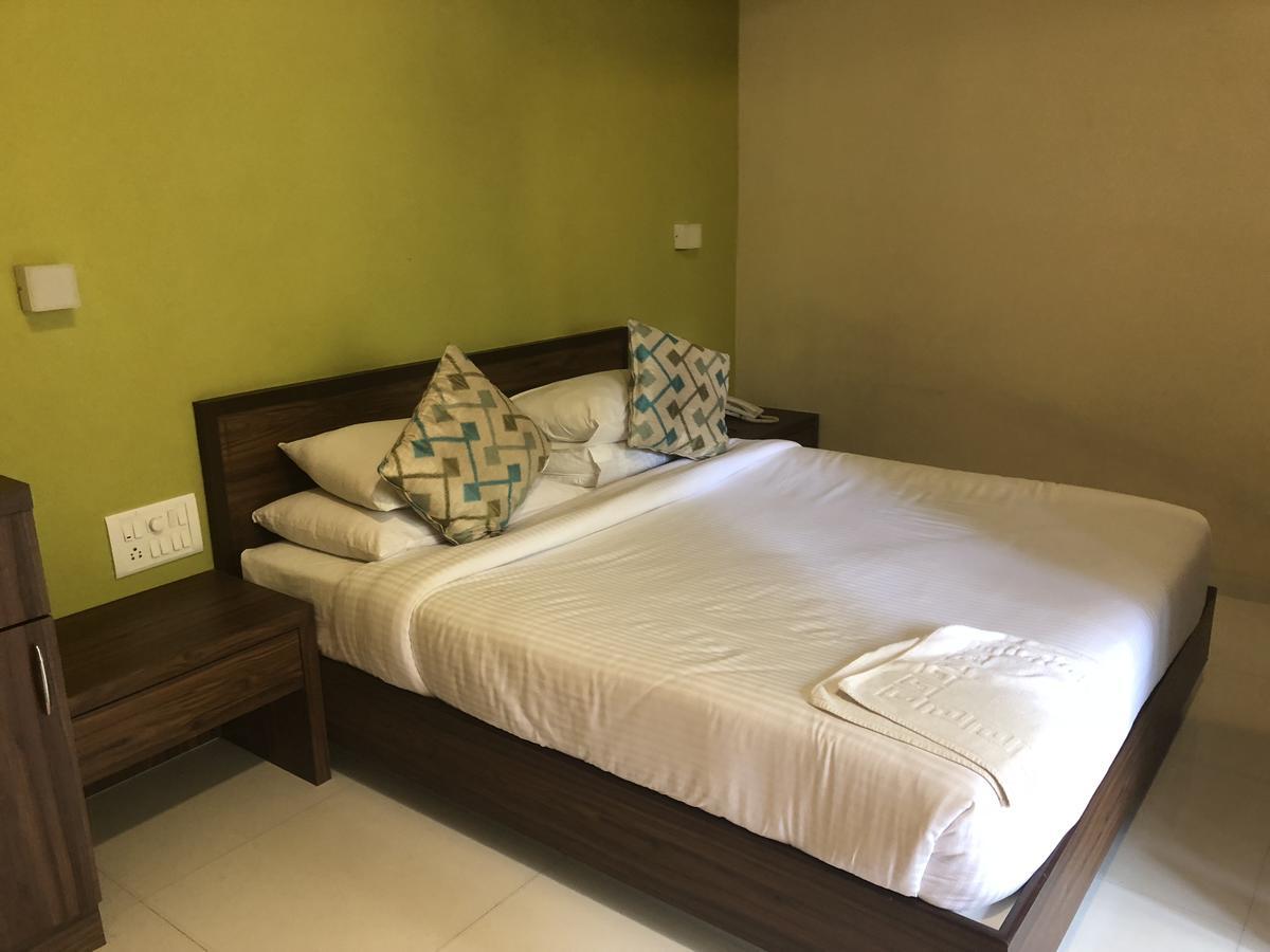 Coco Goa Hotel Арпора Екстериор снимка
