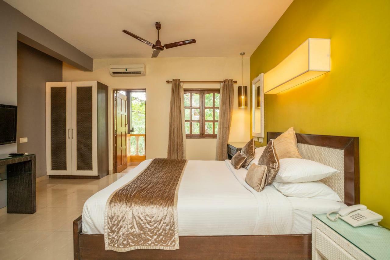 Coco Goa Hotel Арпора Екстериор снимка
