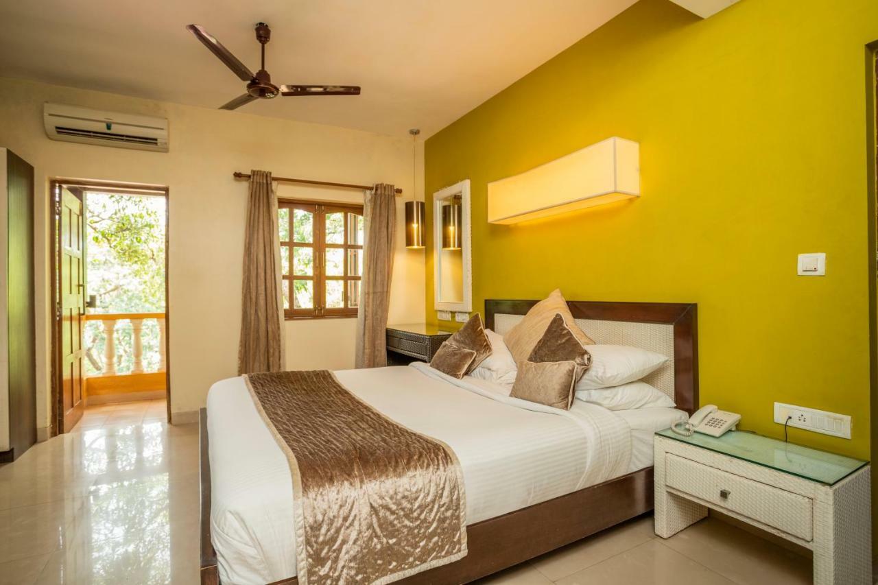 Coco Goa Hotel Арпора Екстериор снимка