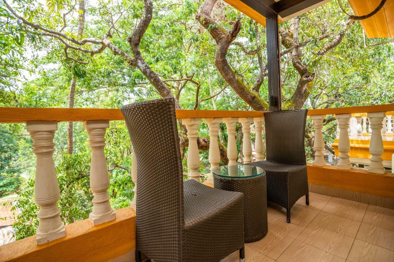 Coco Goa Hotel Арпора Екстериор снимка