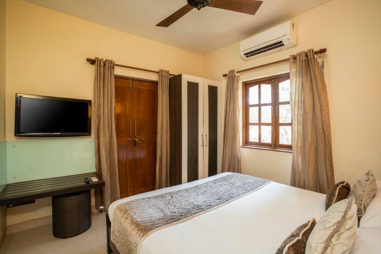 Coco Goa Hotel Арпора Екстериор снимка