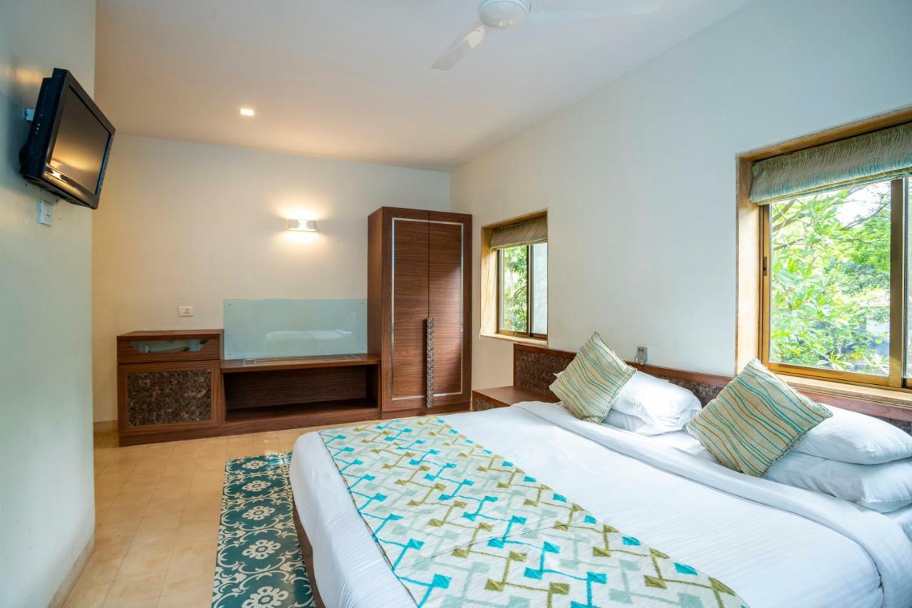 Coco Goa Hotel Арпора Екстериор снимка