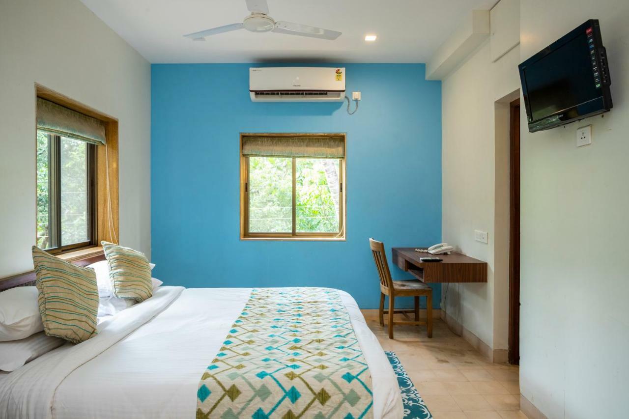 Coco Goa Hotel Арпора Екстериор снимка
