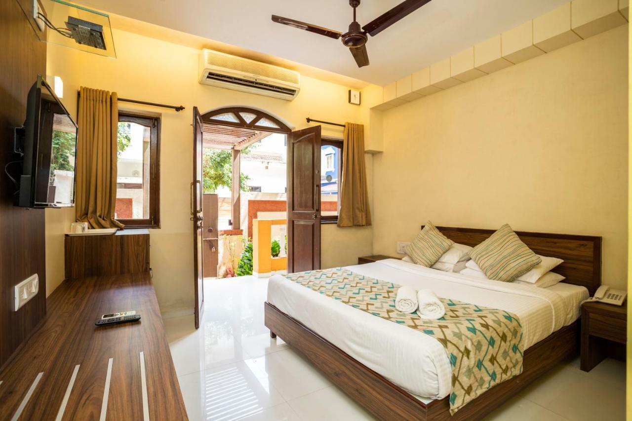 Coco Goa Hotel Арпора Екстериор снимка