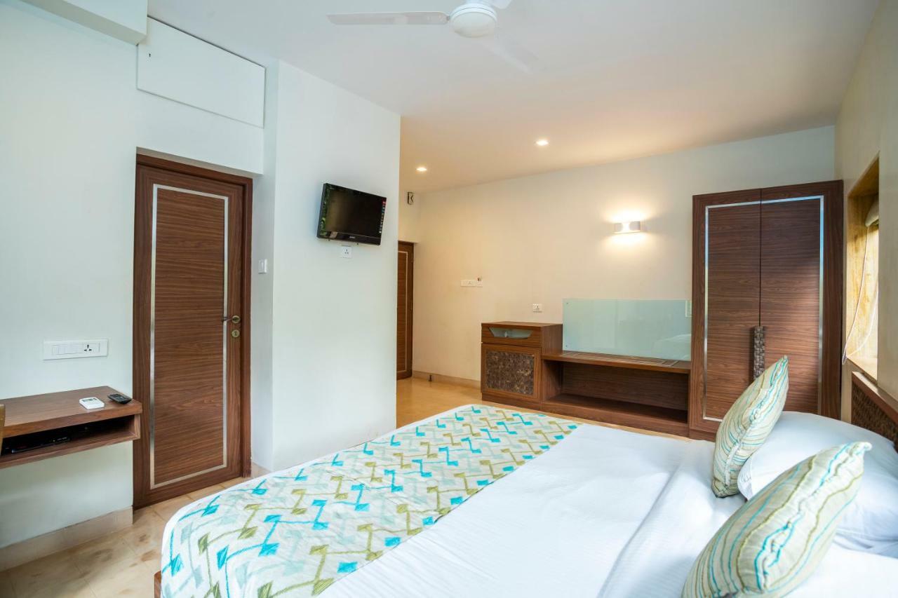 Coco Goa Hotel Арпора Екстериор снимка