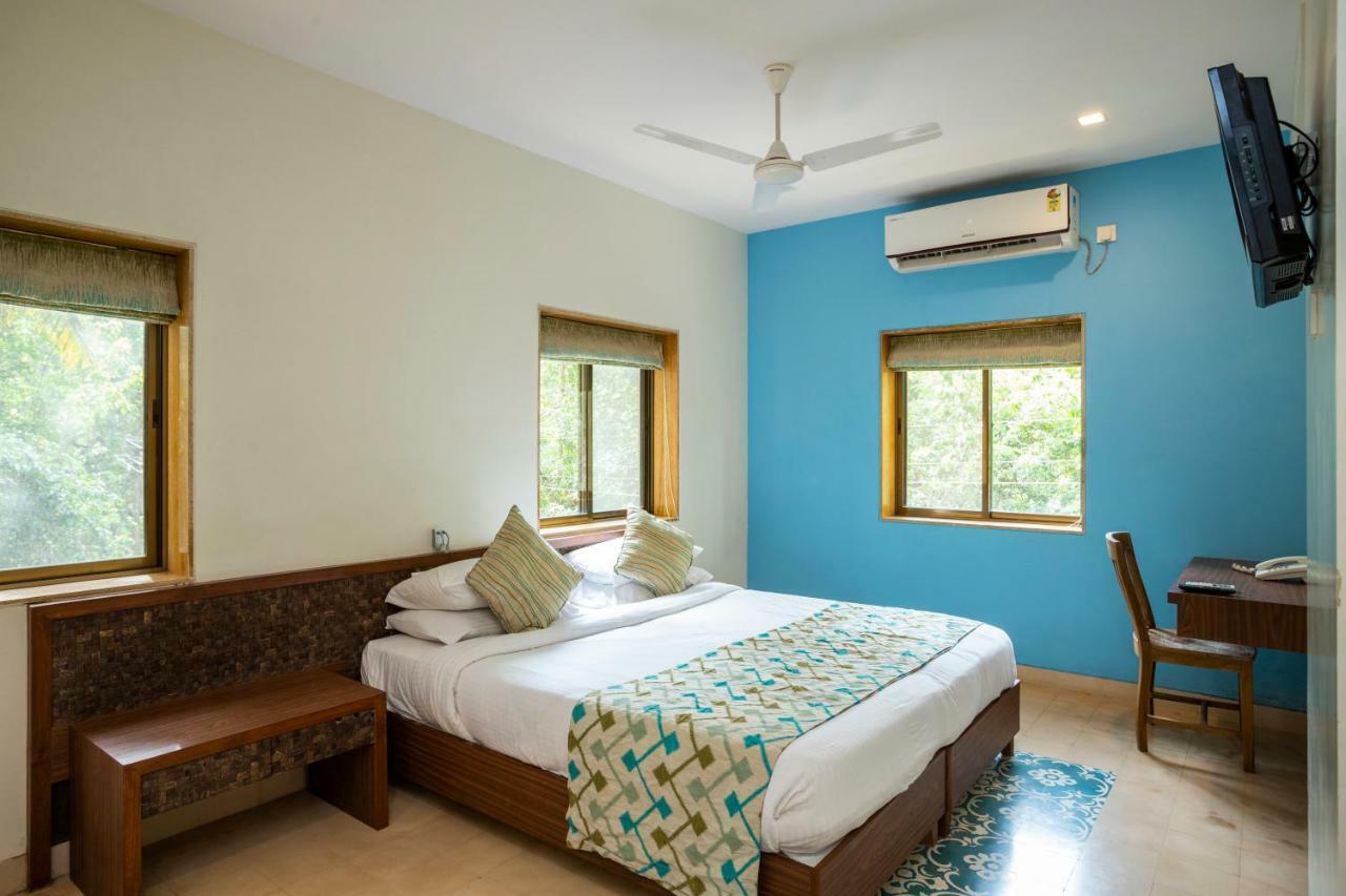 Coco Goa Hotel Арпора Екстериор снимка