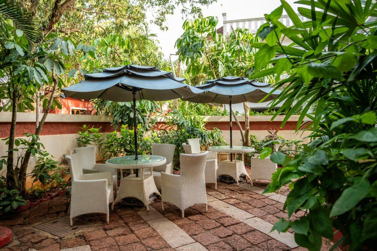 Coco Goa Hotel Арпора Екстериор снимка