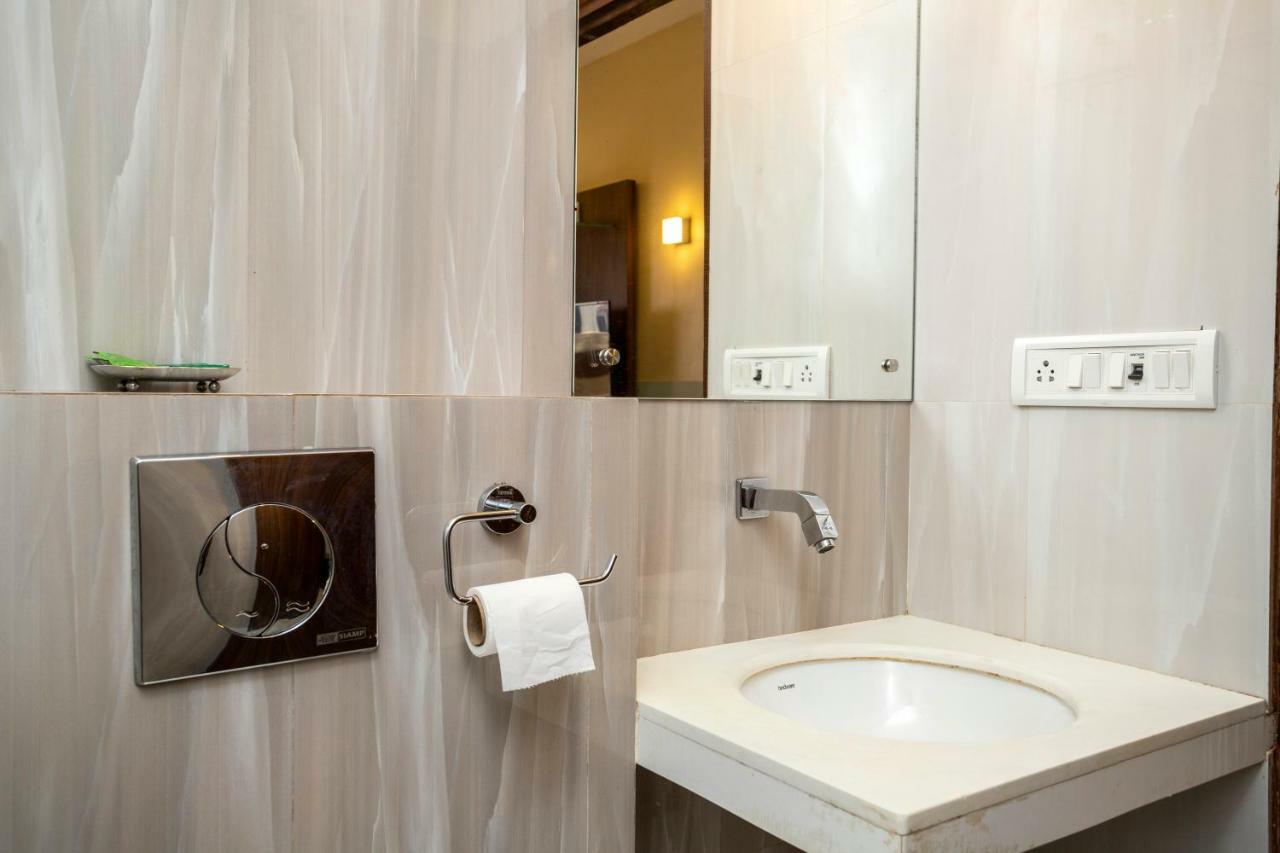 Coco Goa Hotel Арпора Екстериор снимка