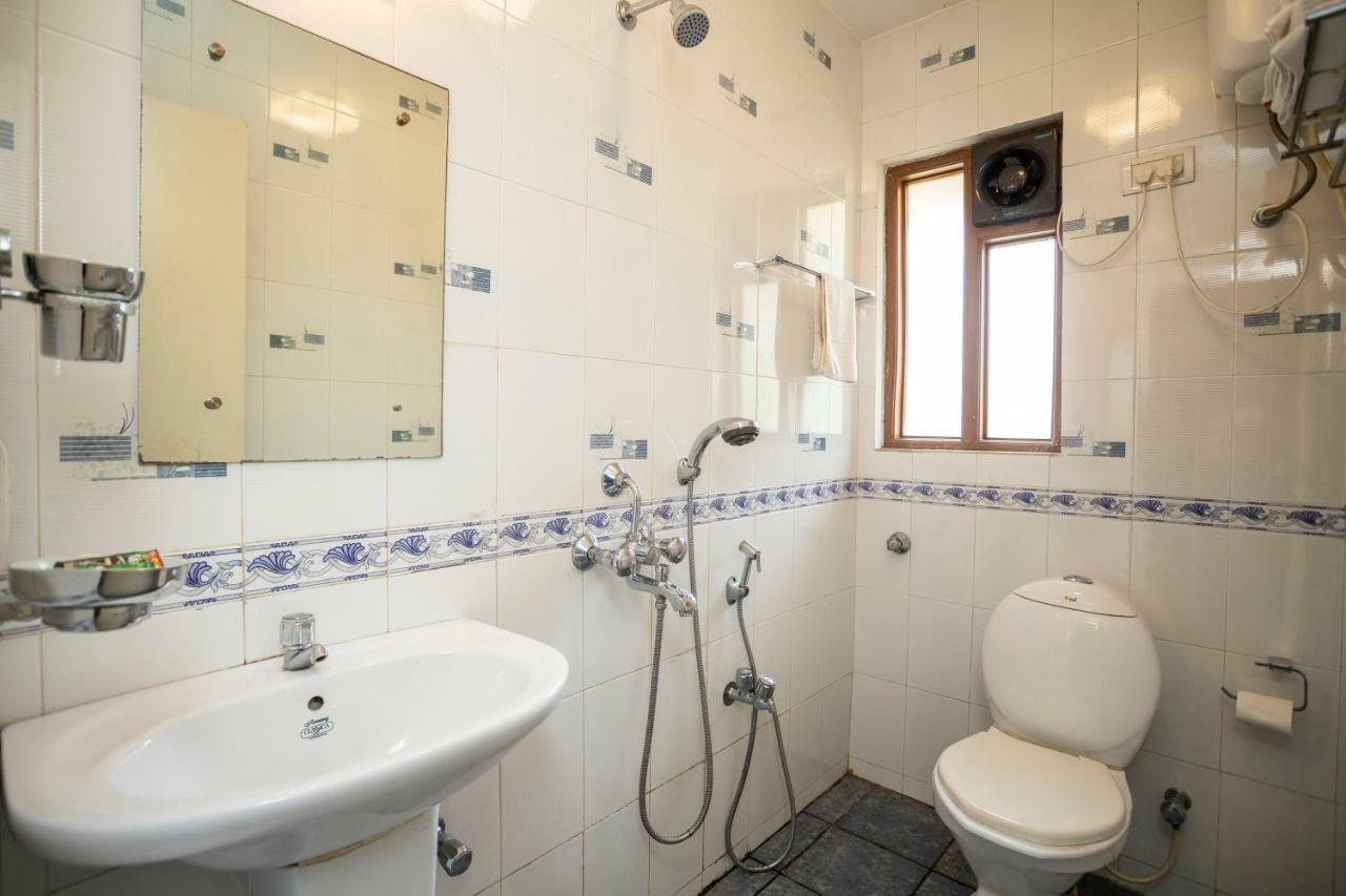 Coco Goa Hotel Арпора Екстериор снимка