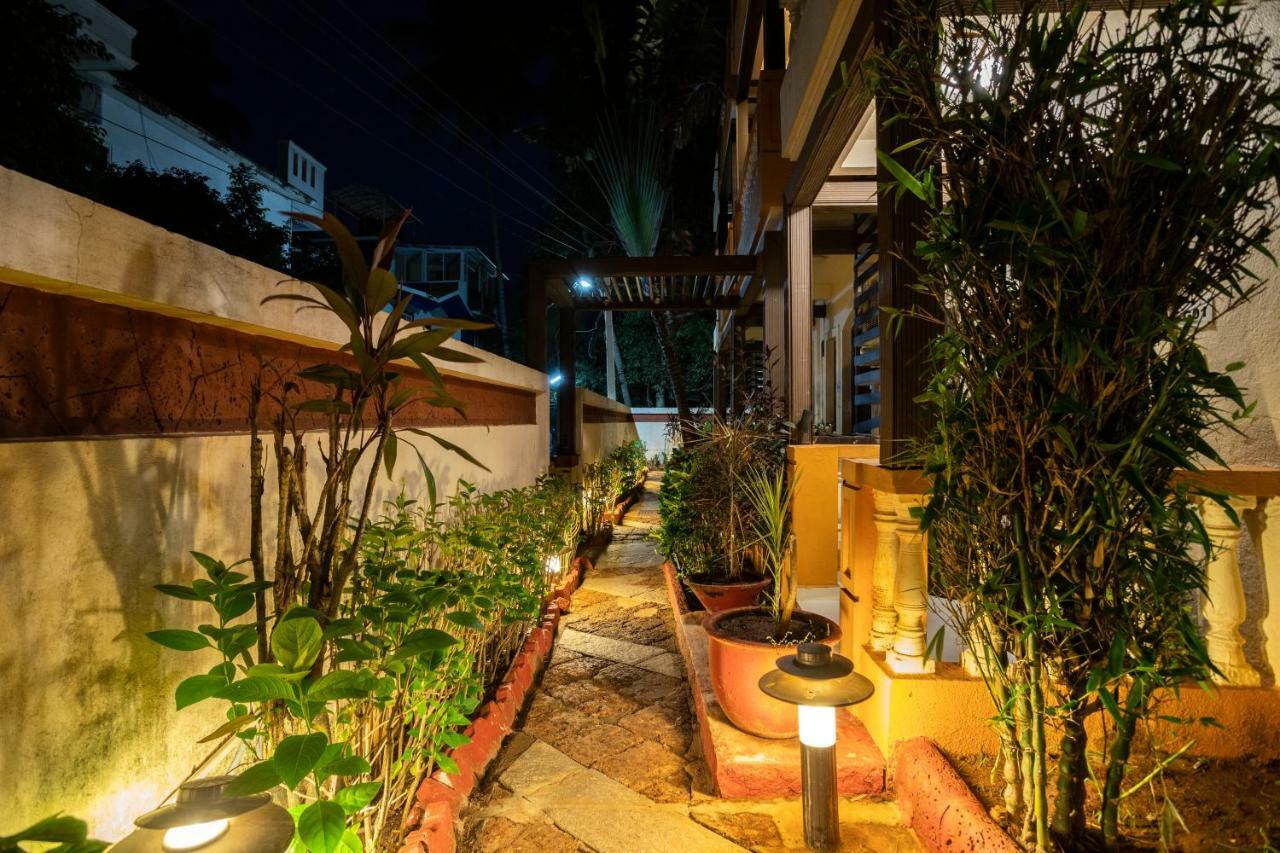 Coco Goa Hotel Арпора Екстериор снимка