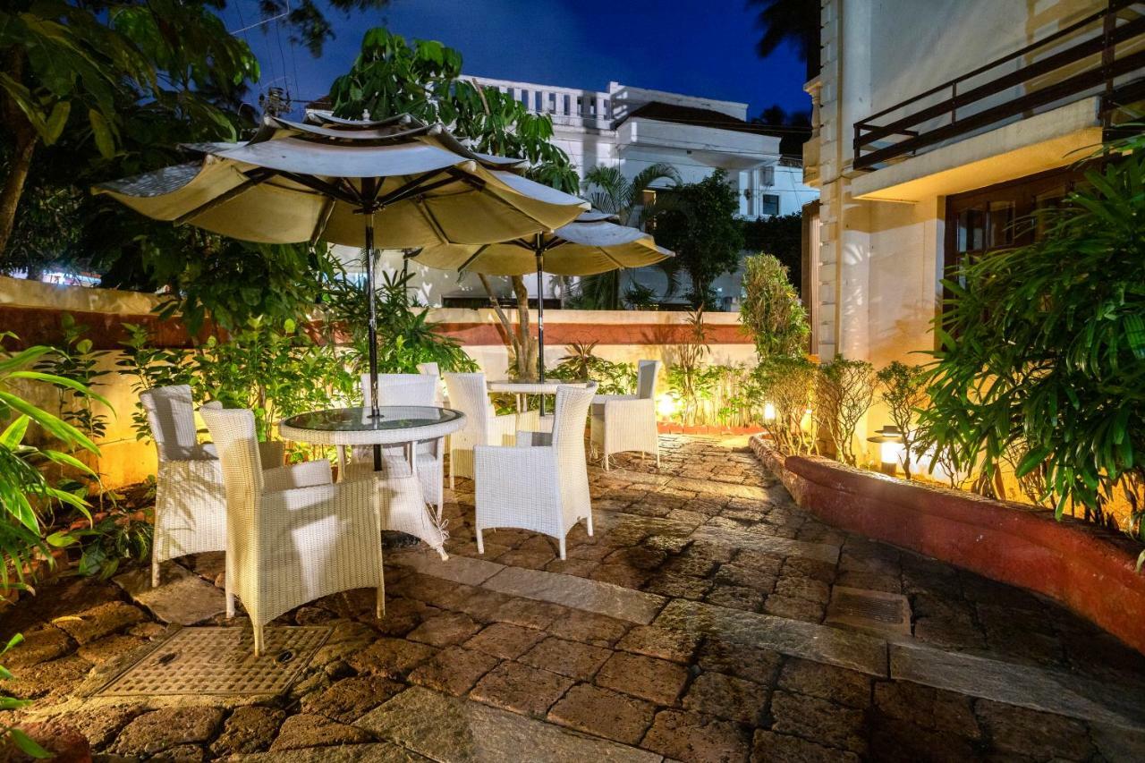 Coco Goa Hotel Арпора Екстериор снимка