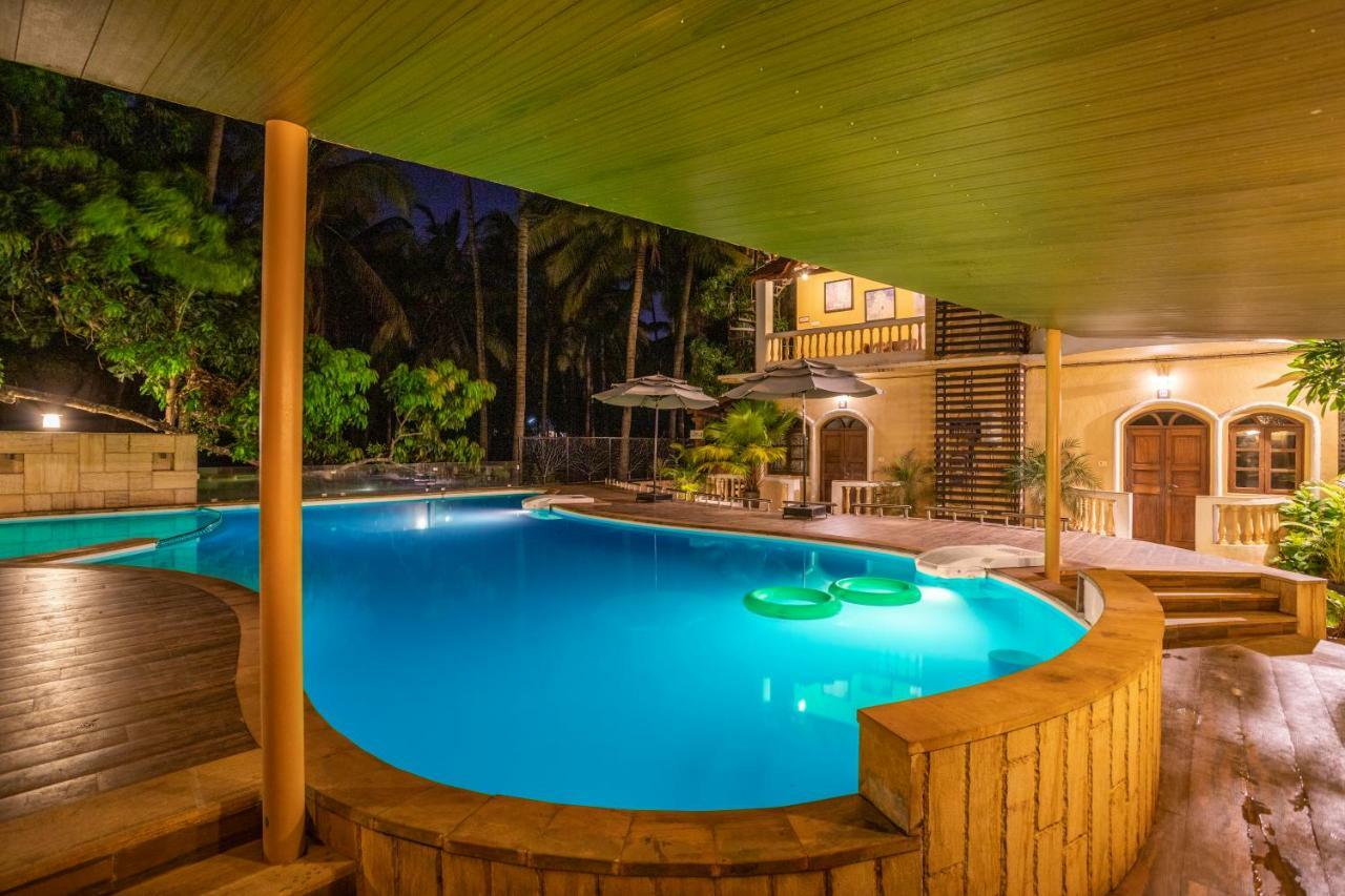 Coco Goa Hotel Арпора Екстериор снимка